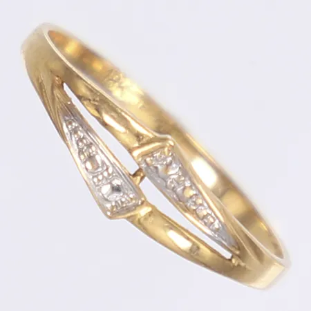Ring, stl 17¼, bredd 1-5mm, vitguld/rödguld 18K Vikt: 1,1 g