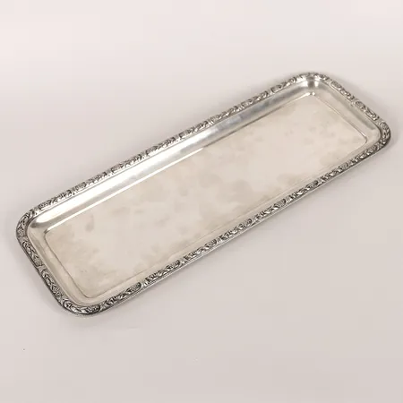 Bricka, dekor av vinranka i relief, Antal Bachrach, Dubbelmonarkin Österrike-Ungern, 1800-talets andra hälft, ca 43x16cm, bruksslitage, undertill graverade bokstäver, silver  Vikt: 792,5 g