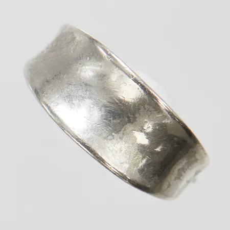 Ring, stl 19, bredd 3,5-9mm, skev, 925/1000 silver Vikt: 3,6 g