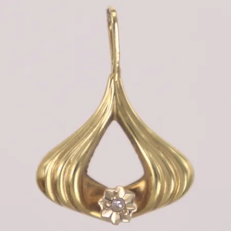 Hänge med diamant 0,01ct, längd 20mm, bredd 15mm, 14K  Vikt: 0,6 g