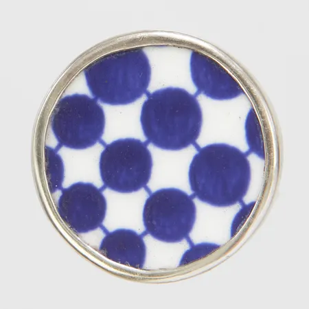 Ring med porslin Adam, Sägen, reglerbar storlek, Ø 24mm, bredd 4-24mm, 925/1000 silver, bruttovikt: 9,8g.