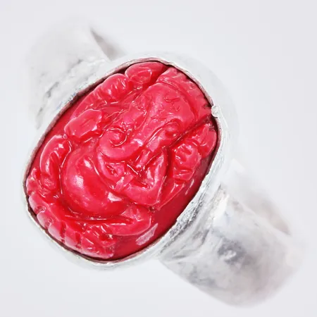Ring med sten, stl: ca 16½, bredd: ca 4-13mm, ostämplad, 830/1000 silver  Vikt: 5,1 g