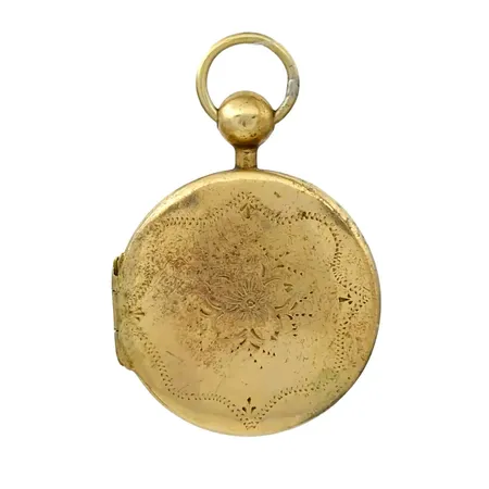 Antik Luktdosa, förgyllt silver, Gabriel Dahlberg Lund 1875, öppningsbart galler, längd inkl. ögla 43 mm, Ø28 mm, gravyr med bl.a. blomma, baksida med monogram, kraftig tät förgyllning, fint skick utan anmärkning  Vikt: 11,6 g