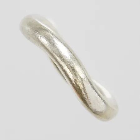 Ring, stl 19¾, bredd 4,5-5mm, 925/1000 silver Vikt: 9,3 g