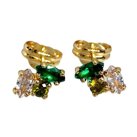 Örhängen, 18K guld, ljusgröna, mörkgröna och vita stenar, Guldfynd (GHA), örhängenas storlek 4,5x7 mm, originalploppar, fint skick, stenar utan anmärkning Vikt: 0,5 g