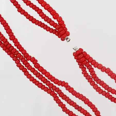 Collier med glaspärlor, treradigt, passar till Ole Lynggaard-lås, längd: 84 cm, bredd: ca 13 mm, lås ingår ej.