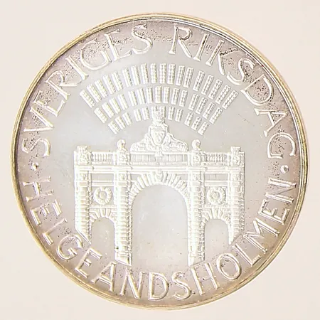 Mynt, Sveriges Riksdag Helgeandsholmen, 100 kronor, Ø32mm, 1983, plastetui, silver 925/1000 Vikt: 16 g