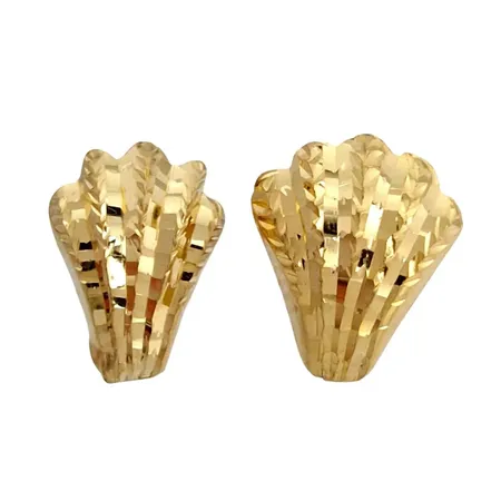 Örhängen, 18K guld, snäckformad modell, olika storlek, örhängenas storlek 9x10 mm och 7x10 mm, originalploppar, fint skick Vikt: 0,7 g