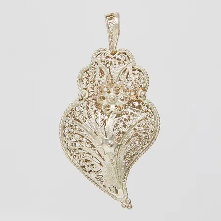 Hänge filigranarbete, längd ca 50mm inkl ögla, bredd 26mm, silver Vikt: 5,5 g