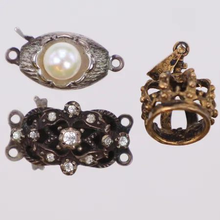 2 lås och hänge, stenar, pärla, förgylld silver, silver  Vikt: 5,8 g