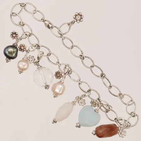 Armband med stenar, pärlor samt plastpärla, längd: 23 mm, 925/1000 silver. Vikt: 17,8 g