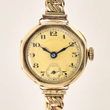 Damur, 14K, automat, boett-nr: 6738, Ø26mm, sliten samt skadad länk i doublé, fungerar ej, skadad urtavla, defekt krona, bucklor samt repor på boett, repigt glas, inga tillbehör