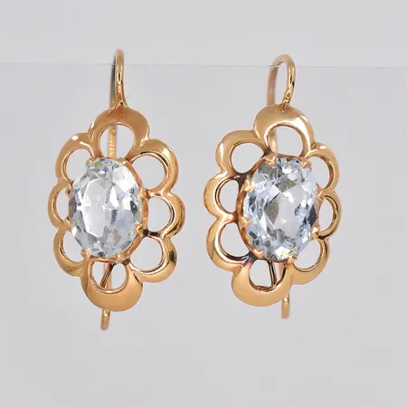 Ett par örhängen, längd 22mm, vita stenar, 14K Vikt: 2,3 g