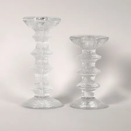Ett par ljusstakar, klarglas, "Festivo", Iittala, höjd 14 respektive 18cm, en med etikett, smärre slitage.   Vikt: 0 g