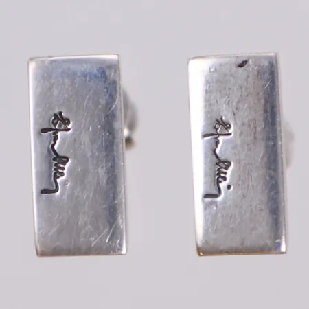 Ett par örhängen, rektangulära, signerade Efva Attling, längd 13mm, 925/1000 silver Vikt: 2,8 g