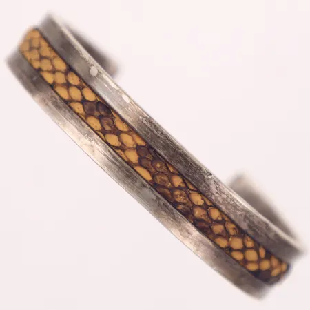 Stelt armband, öppen modell, med ormskinnsmönster, Ø57,3mm, bredd 12,3mm, silver 925/1000 Vikt: 36,2 g
