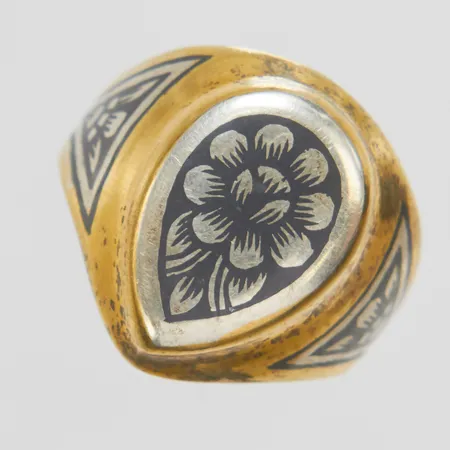 Klackring, stl 17¾, bredd 3,5-17,5mm, ryska stämplar, missfärgat, 875/1000 silver Vikt: 3,5 g