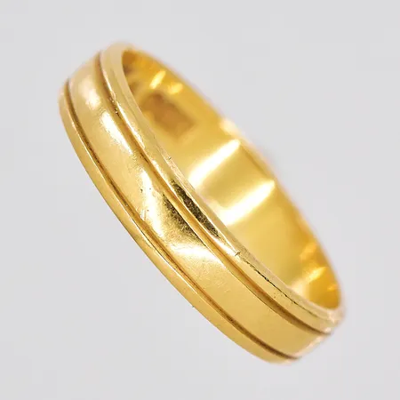 Ring, stl 16½, bredd 3,9mm, graverad, 18K Vikt: 2,9 g