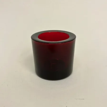Ljuslykta, höjd 60mm, Ø65mm, rött glas, omärkt, troligen Finland, bubblor, märken Skickas med paket.