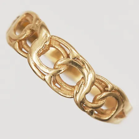 Ring, Bismarck, stl: 16¼, bredd: 2,5 - 5 mm, 18K guld. Vikt: 1,6 g