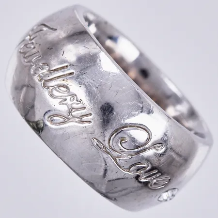 Ring med gravyr Jewellery Love och en sten, stl: ca 18, bredd: ca 10mm, Dyrberg/Kern, försilvrad metall 