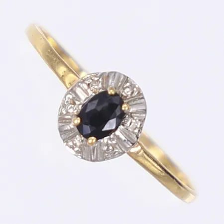 Ring med blå och vita stenar, stl 17½, bredd 1-7mm, 18K Vikt: 0,8 g