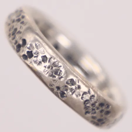 Ring, stl 17¾, bredd 5mm, silver  Vikt: 7,6 g