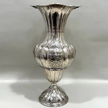 Vas med dekor, höjd: 46cm, skev botten, bucklor, ostämplad, silver 800/1000 Vikt: 1445,3 g