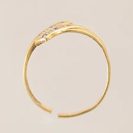 Ring med diamanter 6 x ca 0,005ct, avklippt skena, defekt, 18K  Vikt: 1,4 g