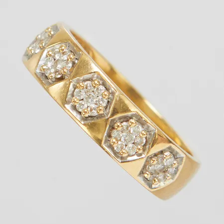 Ring, diamanter 35 x ca 0,01ct, stl 18, bredd 5mm, GHA, 18K Vikt: 5,4 g