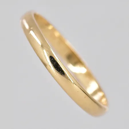Ring, stl 17½, bredd 2,5mm, graverad, 18K Vikt: 1,9 g