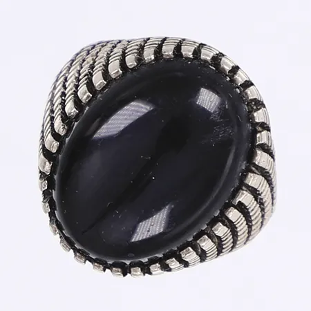 Ring med svart sten, stl 20, bredd 5-22mm, silver 925/1000 Vikt: 11,5 g