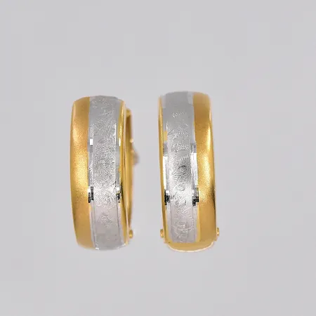 Ett par örhängen, Ø 15mm, bredd 5mm, tvåfärgad, 18K Vikt: 1,9 g