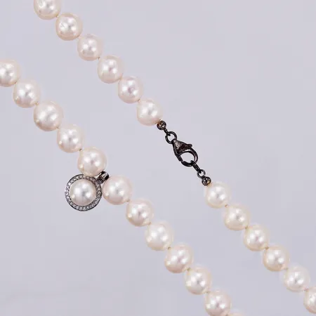 Pärlcollier med odlade sötvattenspärlor Ø ca 10-15mm, hänge med odlad sötvattenspärla och stenar Ø ca 13,5mm, längd: ca 45cm, lås och hänge 925/1000 silver Bruttovikt 64,5g 