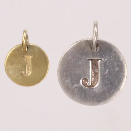2 hängen, J, längd 13-20mm, repor, 925/1000 silver Vikt: 3,6 g