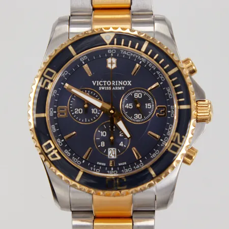 Herrur Victorinox Maverick Chrono, Ø43mm, stål, kvartz, kronograf, datum, serienr: 220803732, stållänkens inre omkrets 18cm, cert Stjärnurmakarna 2023, extralänkar, box.