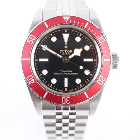 Herrur Tudor Black Bay 41, ref: 7941A1A0RU, serie nr: 68UZ383, box & cert, uttagen 2024, extralänk bitar 