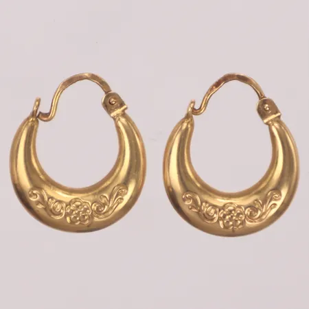 Ett par örhängen, längd 16mm, bredd 13mm, mönsterdekor, 18K  Vikt: 1,3 g