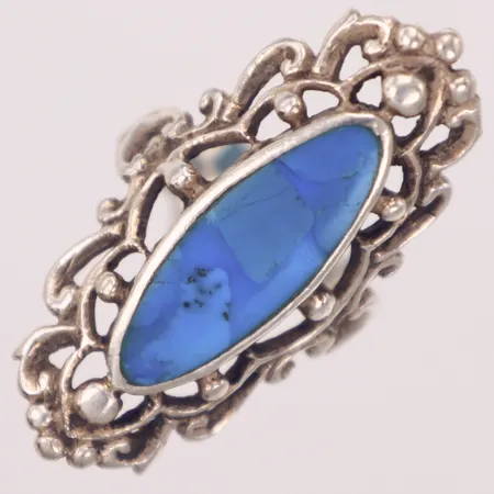 Ring, stl 16, bredd 6-33mm, turkosfärgad sten, justerbar, något skev, silver  Vikt: 5,6 g