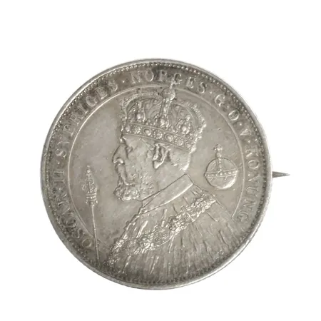 Silvermynt Sverige, 2 kronor 1897, "KONUNG OSCAR II - MINNE AF TJUGOFEMÅRIG REGERING 1872-1897", silver 80%, Ø31 mm, broschmonterad Vikt: 15,6 g