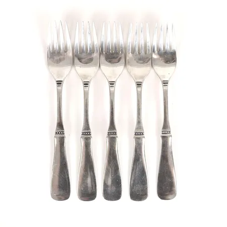 Fem matgafflar modell Uppsala, MGAB, Lidköping, 1964 och 1965, längd 18,5cm, bruksslitage, silver. Vikt: 230,4 g