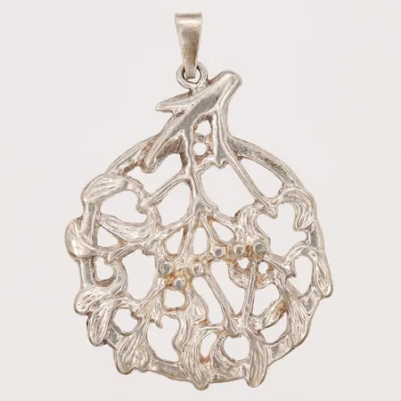 Hänge, genombruten dekor, Bronsil AB, Köping, ca 34x28mm, silver. Vikt: 5,4 g