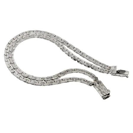 Armband, tvåradig modell, silver 835/1000, längd knäppt 17,5 cm, bredd 6 mm, en lödning i oädel metall Vikt: 11,3 g