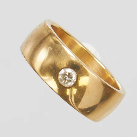Ring med diamant 1 x ca.0,14ct, Ø17, bredd: 7mm, polska stämplar, repor, 14K Vikt: 9,1 g