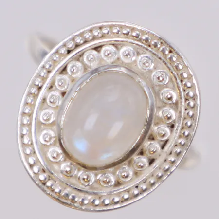 Ring med månsten, stl 15½, bredd 16,3mm, 925/1000 silver Vikt: 3 g