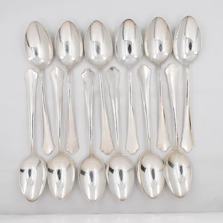 12 Matskedar, modell Chippendale, längd 18cm, bruksskick, schatull, silver 830/1000 Vikt: 455,3 g