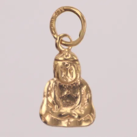Hänge buddha, längd 19mm, bredd 8mm, 18K  Vikt: 0,7 g