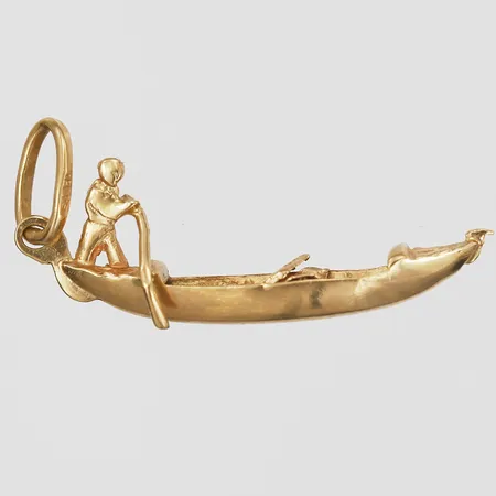 Hänge i form av en båt, längd: 3cm, bredd: 4mm, 18K guld.  Vikt: 0,9 g