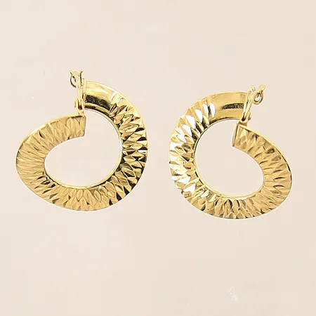 Ett par örhängen med mönstrad dekor, 20x20mm, 14K Vikt: 1,8 g