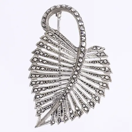 Brosch i form av löv med markasiter, 46x30mm, silver 835/1000 Vikt: 8,8 g